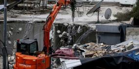 الاحتلال يجبر مقدسيا على هدم منزله ذاتيا في بلدة بيت حنينا