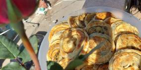 فتاة غزيّة تصنع "فطائر ذهبية" تغير فيها لون الحرب