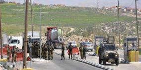 الاحتلال يغلق حاجز جبع شمال شرق القدس ويعتدي على المواطنين