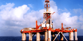 النفط يهبط وسط تنامي المخاوف بعد ارتفاع المخزونات الأميركية