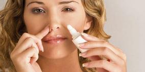 ما ‫الطريقة الصحيحة لوضع بخاخ الأنف المضاد للحساسية؟