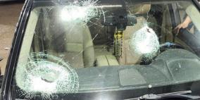 مستوطنون يحطمون مركبة في الطيبة ويسرقون معدات بناء في ترمسعيا