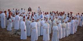 السامريون يحتفلون بعيد "الفسح" على قمة جرزيم في نابلس