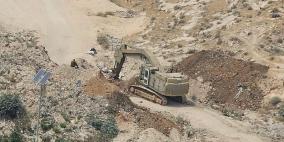 مستوطنون يغلقون طرقًا زراعية شرق نابلس