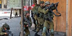 الاحتلال يعتدي بالضرب على مواطن عند مدخل عناتا