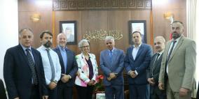 برهم يبحث مع "الأونروا" مستجدات التعليم في ظل التحديات الراهنة 