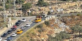 قوات الاحتلال تغلق بوابتي عطارة وعابود وتنصب حاجزا على مدخل عين سينيا شمال رام الله