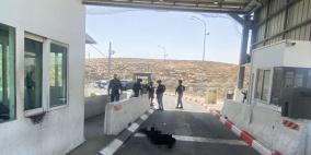 الاحتلال يطلق النار على شاب قرب حاجز الكونتينر العسكري