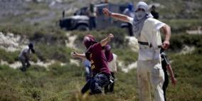 إصابة مواطن في هجوم للمستوطنين جنوب نابلس