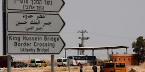 الاحتلال يحتجز الفريق الرجوب على معبر الكرامة