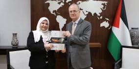 رئيس الوزراء يتسلم التقرير السنوي لديوان الرقابة الإدارية والمالية لعام 2023