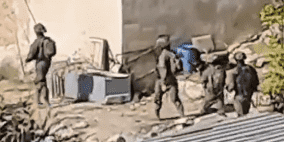 الاحتلال يداهم منازل لمواطنين في علار ويعتقل شابين