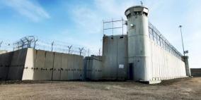 هيئة الأسرى: انتهاكات صحية ومعيشية تمارس بحق أسرى سجن عوفر