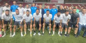 الرجوب يتابع تدريبات "الفدائي" على استاد فيصل الحسيني