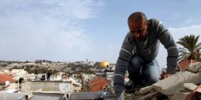 الاحتلال يجبر مواطنا من الزعيم شرق القدس على هدم جزء من منزله