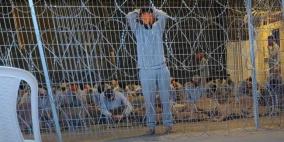 إدارة سجن "عوفر" تحرم المعتقلين من معرفة مواعيد أذاني الفجر والمغرب