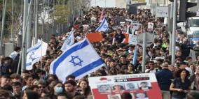 مئات الإسرائيليين يحتشدون وسط تل أبيب للمطالبة بعقد صفقة