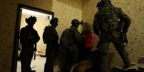 الاحتلال يعتدي على عائلة في قرية أبو العسجا بالخليل