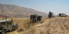 الاحتلال يشق طريقا استيطانيا على أراضي الظاهرية جنوب الخليل