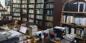 خاص| ما قصة مكتبة الروائي مع الفرّان التي خرجت من غزة؟