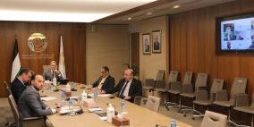 محافظ سلطة النقد يبحث التحديات التي تواجه القطاع الخاص في غزة