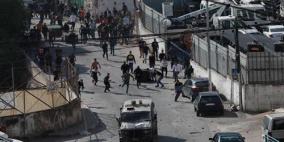 الاحتلال يقتحم نابلس ويداهم إحدى البنايات فيها