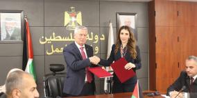 توقيع مذكرتي تفاهم بين وزارتي العمل والصناعة لتوفير بيئة عمل آمنة ومستدامة وتحفيز الاستثمار وتطوير الصناعات