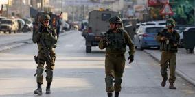 الاحتلال يواصل إجبار عائلات على النزوح من منازلها في مخيم العين غرب نابلس