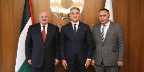 محافظ سلطة النقد يلتقي رئيس مجلس إدارة شركة الزيتونة للتمويل الإسلامي