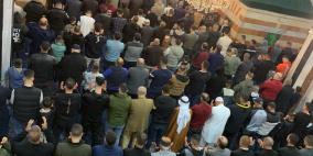 الآلاف يؤدون صلاة العيد في الحرم الابراهيمي الشريف