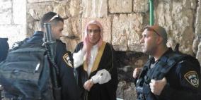 الاحتلال يسلم خطيب الأقصى قرارا بالإبعاد عن المسجد لمدة أسبوع