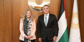 محافظ سلطة النقد يلتقي القنصل البريطاني العام