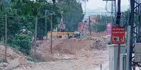 الاحتلال ينصب بوابتين حديدتين على مدخلي مخيم جنين الغربي والشرقي