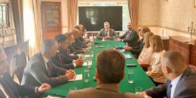 محافظ سلطة النقد يفتتح ورشة تدريبية متخصصة حول التقييم المتبادل في عمان