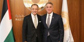 محافظ سلطة النقد يبحث مع رئيس مجلس إدارة مؤسسة "التعاون" تعزيز الشراكة في التمكين الاقتصادي