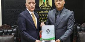 التميمي يُسلّم محافظ جنين تخصيصاً رئاسياً لإقامة مستشفى في عرابة