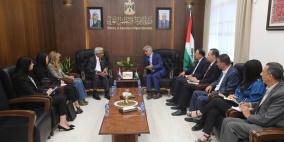 برهم يبحث مع سفير سنغافورة تعزيز التعاون المشترك لخدمة التعليم