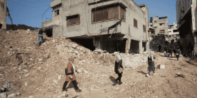 الاحتلال يجبر مواطنين في الحي الشرقي من مدينة طولكرم على إخلاء منازلهم