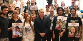 عائلات الأسرى تحذر نتنياهو من "إهدار فرصة" التوصل إلى صفقة