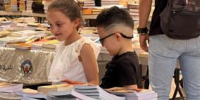 خاص| إقبال واسع على معرض الكتاب الشعبي في مركز البيرة الثقافي