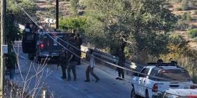 3 إصابات إحداها حرجة برصاص قوات الاحتلال والمستوطنين في بيتللو