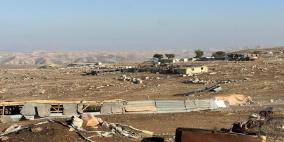 مستوطنون يدمرون بركسا للأغنام وخزان مياه شمال غرب أريحا