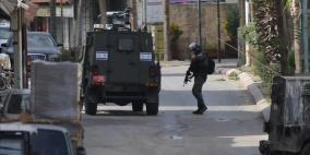 العدوان على الضفة: مداهمات واعتقالات واعتداءات للمستوطنين