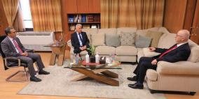 الوزير برهم يزور جامعة النجاح الوطنية ويشيد بإنجازاتها الأكاديمية والتطور التكنولوجي لعياداتها ومختبراتها الطبية