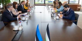 شاهين تلتقي وزير خارجية استونيا ورئيس لجنة الشؤون الخارجية في البرلمان