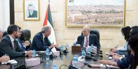 مصطفى يبحث مع الممثل الأوروبي الخاص لعملية السلام آخر المستجدات وجهود وقف إطلاق النار