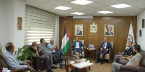 سلطة الأراضي تسلّم دائرة شؤون اللاجئين تخصيصاً لإنشاء حديقة عامة في مخيم عسكر