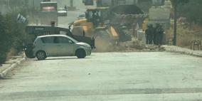 الاحتلال يغلق مدخل اللبن الشرقية الرئيسي وطرقا فرعية بالسواتر الترابية