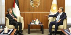 محافظ سلطة النقد يطلع رئيس هيئة مكافحة الفساد على جهود مواجهة الأزمة المصرفية الحالية