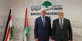 في زيارة لجامعة بيرزيت… المكتبة الوطنية الفلسطينية تبحث آفاق الشراكة في مشروع توثيق الأرشيف الوطني
